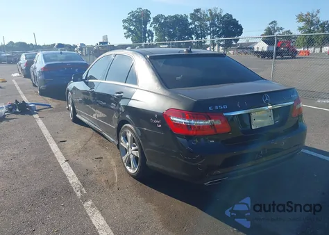 2012 Mercedes-Benz E 350 4Matic z USA, uszkodzony, nr VIN WDDHF8JB5CA650527
